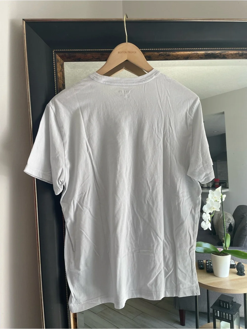 Banana Republic Men’s Premium Wash Classic White Crewneck T-Shirt – Size Medium
